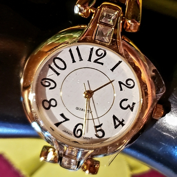 VTG AVON Crystal Accent Quartz Wrist Watch Large Face - NIB - Picture 3 of 12